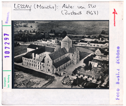 Vorschaubild Lessay: Ehemalige Abteikirche, Luftbild von Südwesten, Zustand 1963 